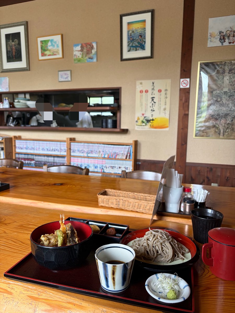 risoukyu's tweet photo. 知り合いが「お前の好きな漫画家の絵を飾ってる蕎麦屋がある」とか言うもんで、わしもつれていってくだせ、わしもつれていってくだせ、と場所教わって行ってみたらほんとに諸星大二郎の複製原画飾ってるお蕎麦屋さんあった。レジに無支奇もいた。 https://t.co/TvdhjnwvWt