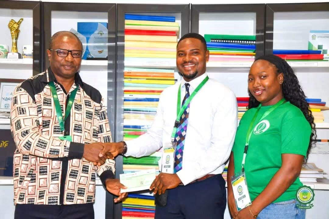 uesdgh's tweet photo. Manya Krobo Community Bank, Somanya, in the Yilo Krobo Municipality has presented a cheque to UESD in support of its flagship programme, Community-Based Experiential Learning (CoBEL).
#UESD26 #HOPE26 #UESDCoBEL #ManyaKroboRuralBank #CommunityBasedLearning https://t.co/8DiEL9bLZj