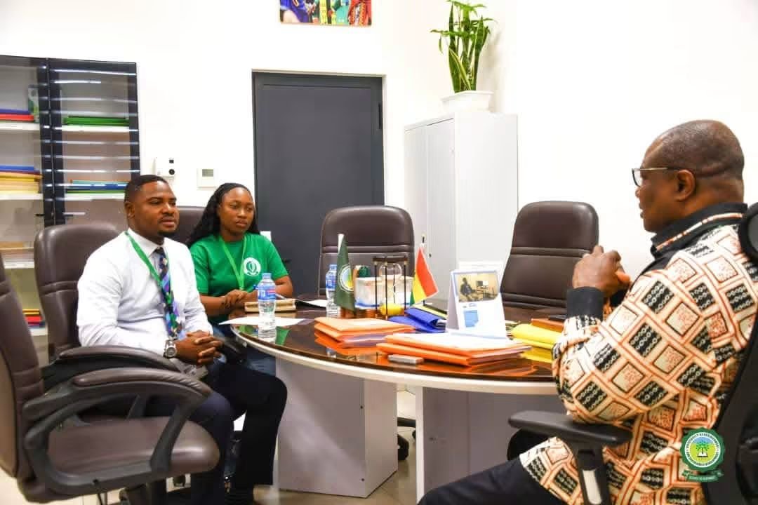 uesdgh's tweet photo. Manya Krobo Community Bank, Somanya, in the Yilo Krobo Municipality has presented a cheque to UESD in support of its flagship programme, Community-Based Experiential Learning (CoBEL).
#UESD26 #HOPE26 #UESDCoBEL #ManyaKroboRuralBank #CommunityBasedLearning https://t.co/8DiEL9bLZj