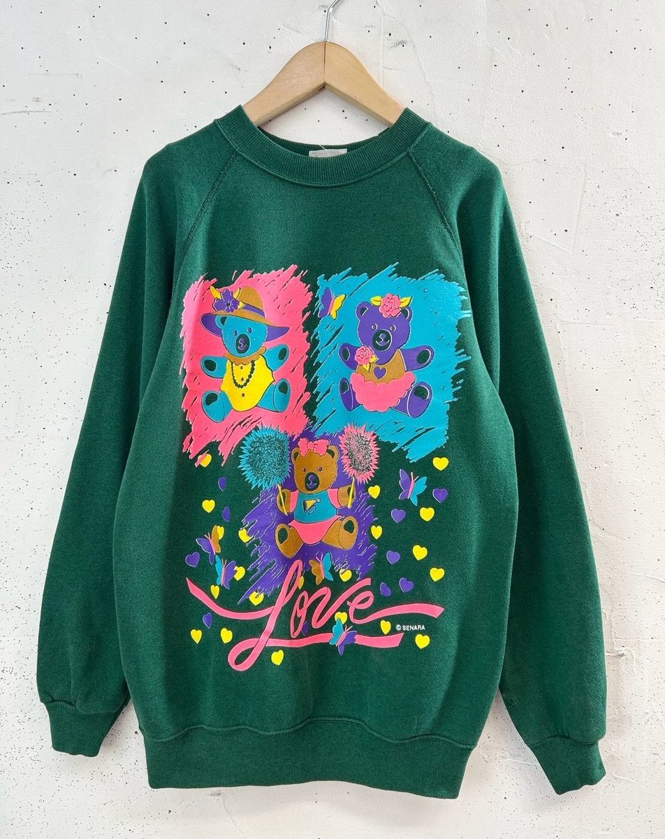 GROG_Vintage's tweet photo. カラフルクマスウェット🧸🐻🧸🐻
※こちらの商品は9月19日の入荷アイテムとなります。お問い合わせやウェブショップ掲載は9月22日より承ります。
#groggrog #vintage #古着#古着コーデ #高円寺 https://t.co/Donv3TdHrS
