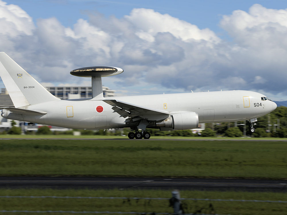 GALLERY_MAD's tweet photo. 今秋の航空祭は高倍率ズームをメインで使おうと、しばらくしまっていた150-600を出してきて、今日は浜松基地外周で慣熟撮影。やっぱりキレは単焦点に劣りますが、T-4からE-767まで一本で撮れるのは便利。
#浜松基地 https://t.co/ysCGdkFjYa