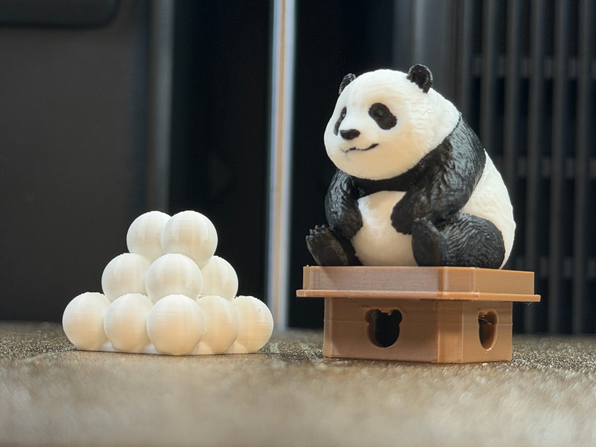 panda_love2156's tweet photo. 完成🌕✨
まずは普通の「月見団子」。
積み上げて飾るだけでも、
ちゃんと月見団子に見える。
ここまでは普通。
ここからPandaLabらしくします🐼
#3Dprinting #MoonViewing #PandaLab https://t.co/EqZhq9w8sa