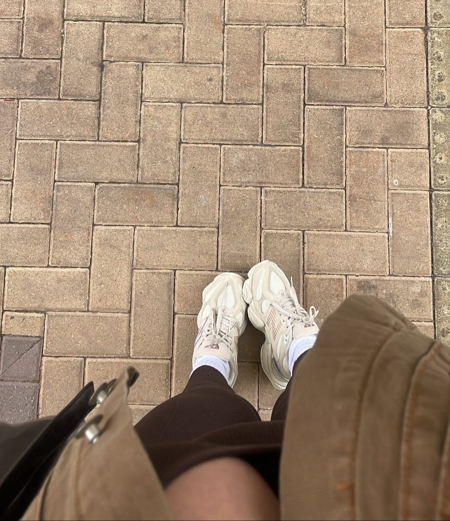 outraella's tweet photo. Bom dia! 
Já fizeram o cardio de hoje? 
A deusa está indo agora.
Você deveria também, quero meus garotos bem condicionados para me servirem bem.
Fracos por mim apenas no psicológico. 🥱 https://t.co/fnKHghxEUr