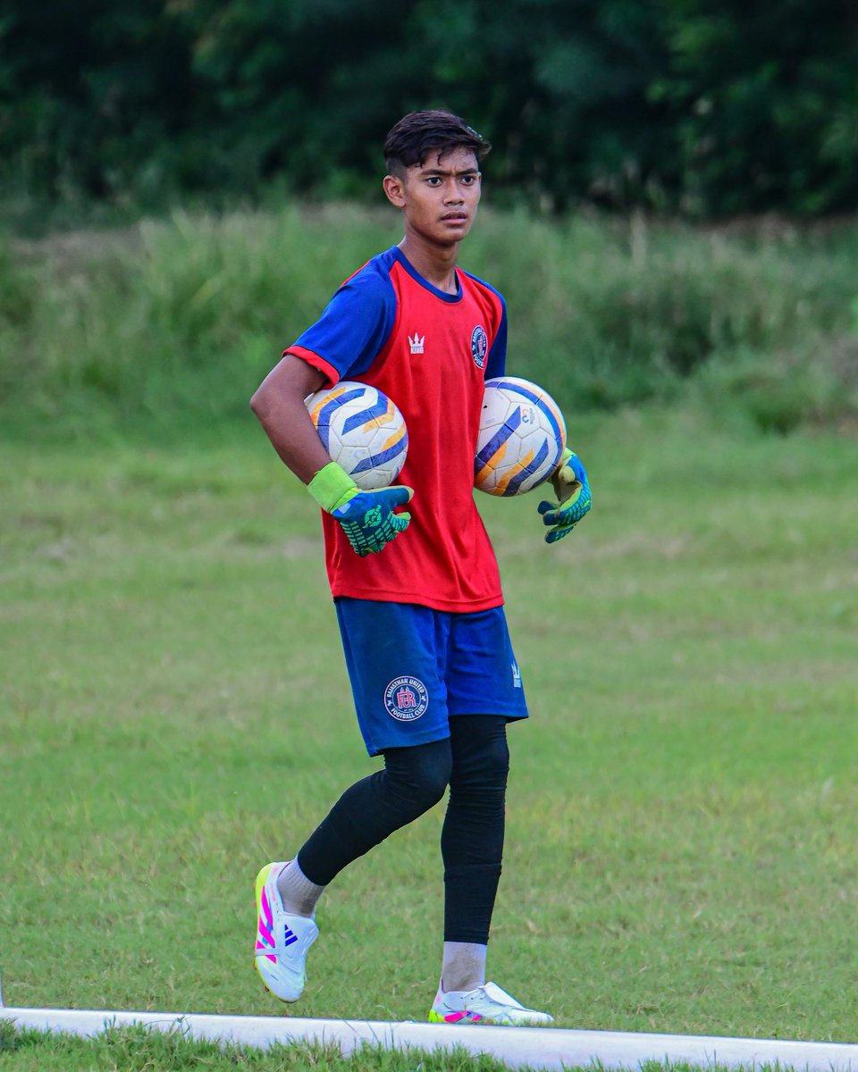 RajasthanUnited's tweet photo. Keeping it sharp, keeping it fun. 🧤
Just GK things.
#TrainingDay #GoalkeeperLife #FootballLife #DesertWarriors #RajasthanUnitedFC https://t.co/R39kdIc4bs