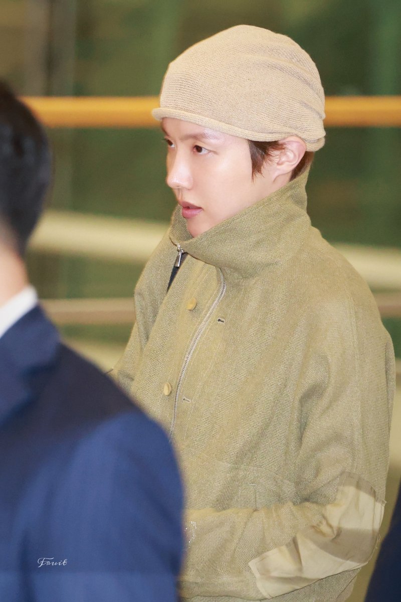 Hopefruitonmoon's tweet photo. 20260917 ICN  🐢

#jhope  #정호석 #ジェイホープ  
#鄭號錫 #郑号锡 #BTS https://t.co/dWsnEV6ihq