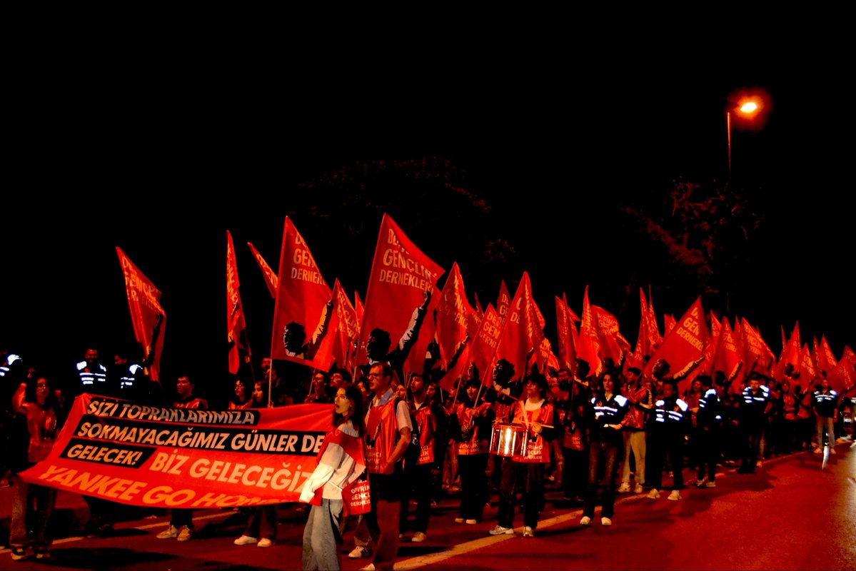 yolculukgazete1's tweet photo. 🔴 NATO zirvesi öncesi Ankara’da düzenlenen operasyonlarda tutuklanan Devrimci Gençlik Dernekleri (@DGdernekleri6) üyesi Nurettin Daşdan, bugün görülen duruşmada tahliye edildi https://t.co/LaIlZ27PMA
