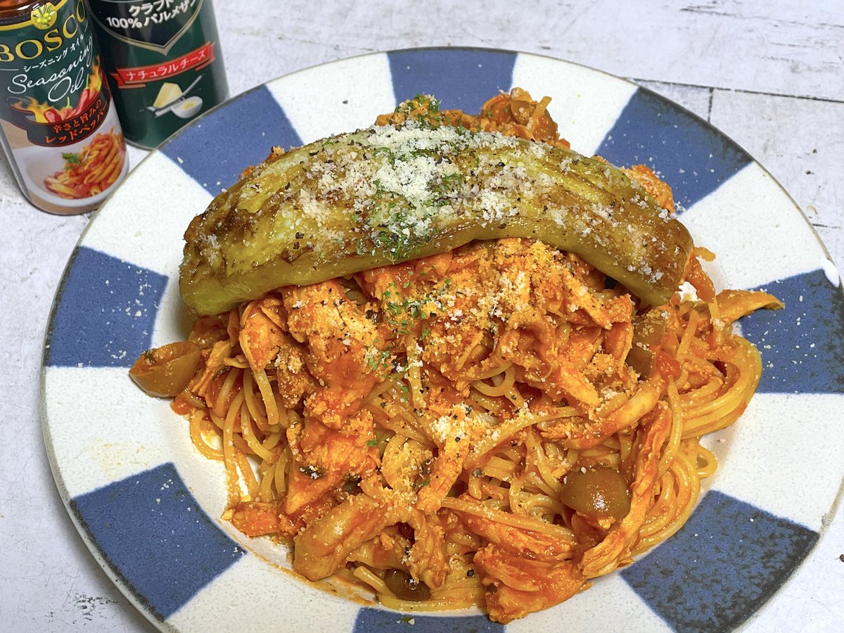 Lenka9612's tweet photo. 兄のごはんのトマトソースパスタと
わたしとお母さんのご飯のサンドイッチ https://t.co/D9rhyAqLDT