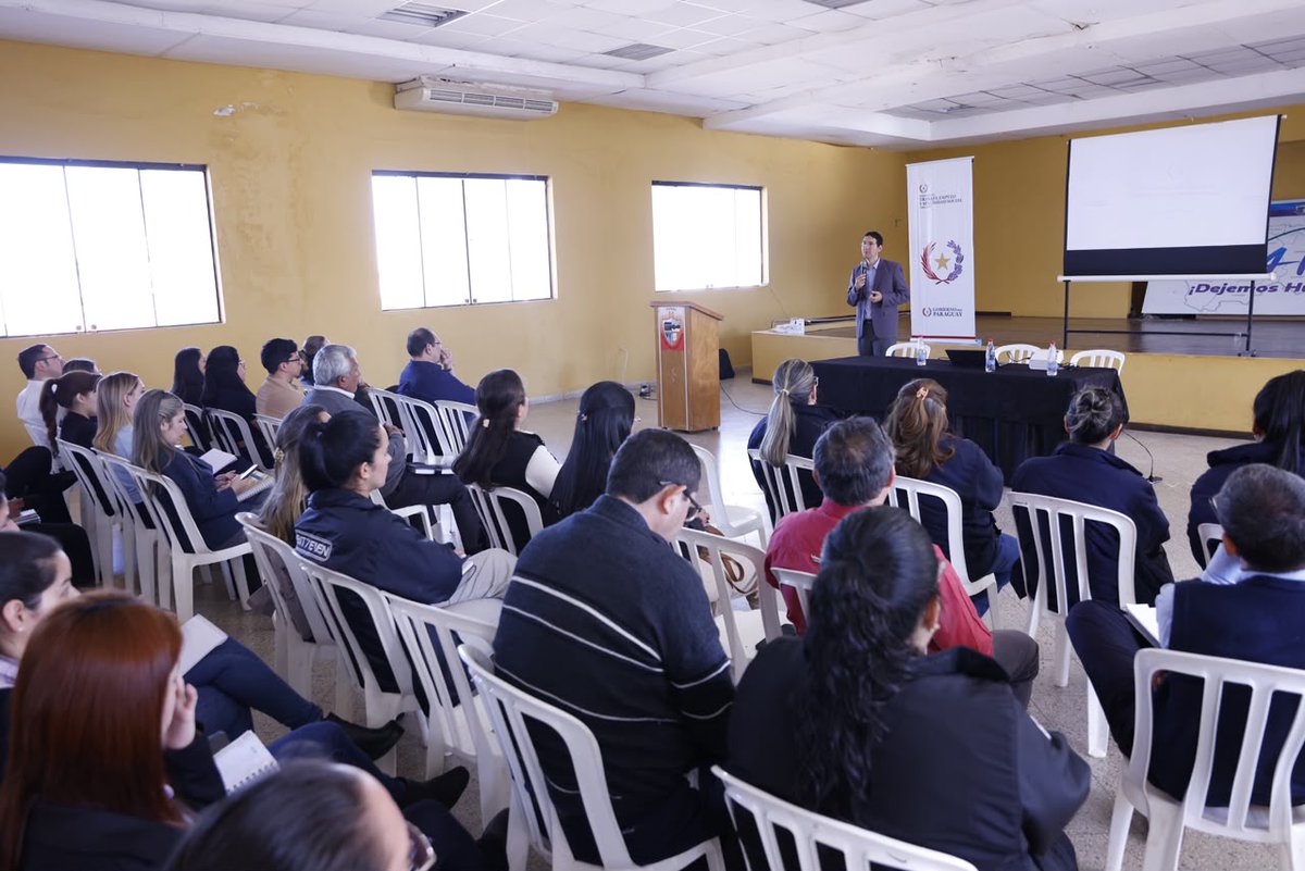 MTESS_PY's tweet photo. #REOP| ¡Capacitación sobre los Libros de Información Laboral en Villarrica! 

Con gran participación de profesionales contables, de recursos humanos y la ciudadanía en general, desarrollamos, en la sede de la Gobernación de Guairá, una charla sobre los pasos fundamentales para la adecuada presentación de los Libros de Información Laboral en el sistema REOP. 

La charla estuvo a cargo del director de Registro Obrero Patronal, Héctor Legal, con el activo acompañamiento de la Dirección  Regional de Trabajo de la zona, en el marco de la campaña de formalización del #empleo que impulsa el Ministerio de Trabajo en todo el país.