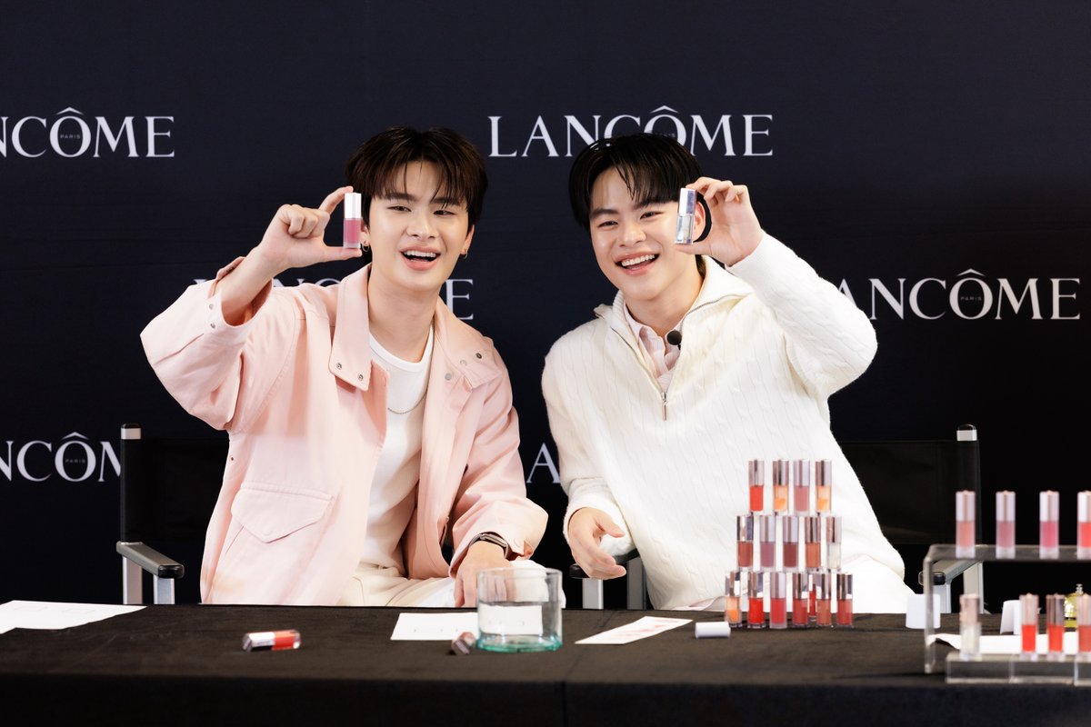 lancometh's tweet photo. รวมภาพโมเมนต์สุดพิเศษและ บรรยากาศสนุกๆในงาน The New IDÔLE CUDDLE BLUR Live with #THAIchayanon และ #MARCKRIS 🇹🇭🦖  

 #IDOLEMAKEUP 
#LancomeMakeUp 
#LancomeThailand 
#LancomeXBUS https://t.co/jDhf89qeCY