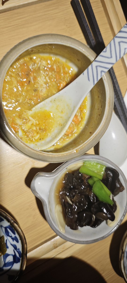 aliny422260's tweet photo. Late night bite: warm ramen, soft-boiled egg, and the faint hum of the kitchen. Perfect for tucking in after a long day. https://t.co/aIAlRfajJD
