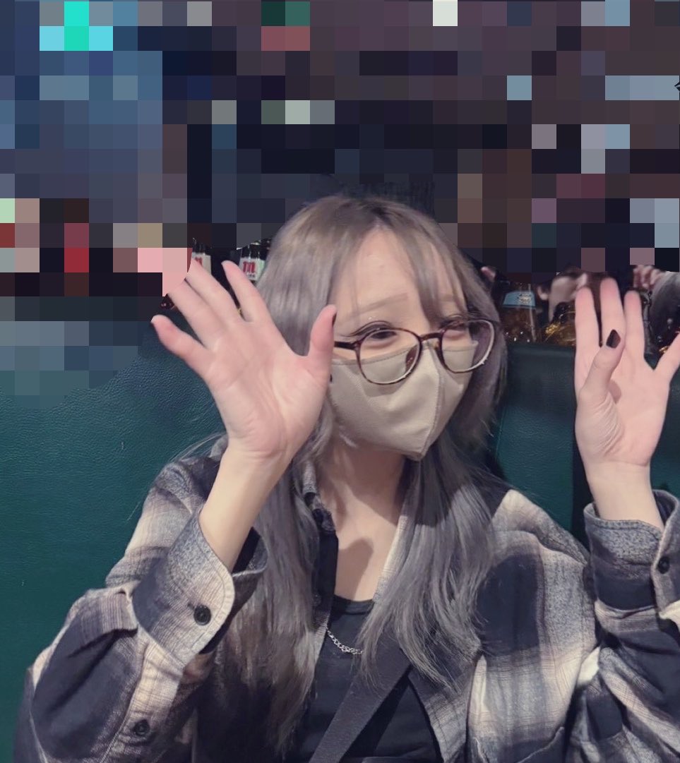 na_nasi_nasi's tweet photo. ウルフお姉さんお酒でご機嫌でうさぎ🐰になる（オフメガネ） https://t.co/bqwWKBwL8s
