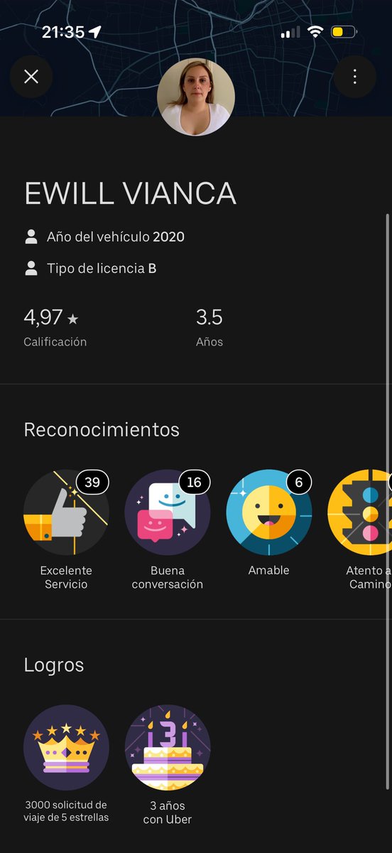 Lizmaniaa's tweet photo. Contraté un Uber Envíos para entregar dos paquetes. La conductora los retiró, pero nunca llegaron al destinatario y aun así el viaje fue marcado como entregado. Uber dice que la conductora asegura haberlos entregado, pero no acredita a quién ni cómo se validó la entrega. Cerraron el caso devolviendo solo el costo del viaje y sigo sin mis pertenencias. Necesito una respuesta y solución de @Uber_Chile.