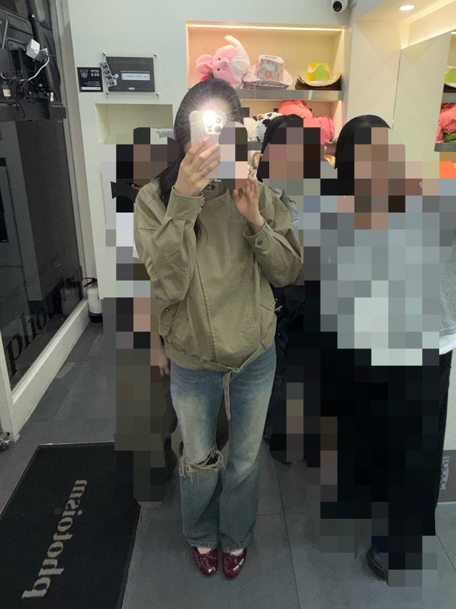 sorxzc's tweet photo. 얘드라 진짜 존예야 하이넥으로 입으니까 가을여자가됨 https://t.co/VQh5ya6sLN