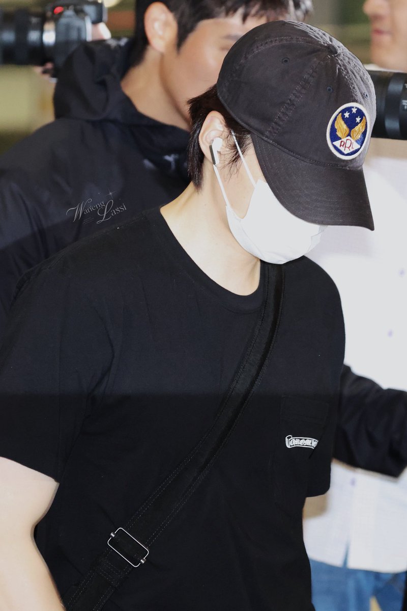 WanengLassi_Min's tweet photo. 260917 인천 출국

페스티벌 화이팅～

#BTS #방탄소년단
#SUGA #슈가 #민윤기 https://t.co/Y7mkDWGNdl
