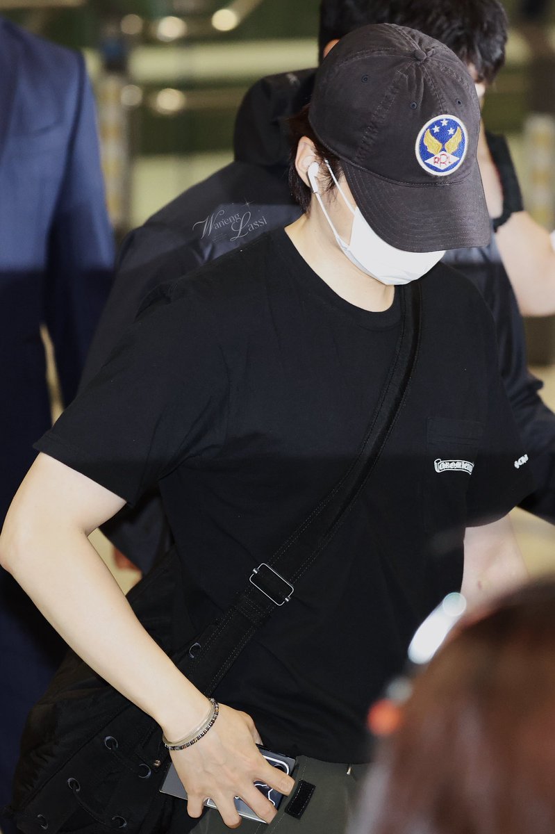 WanengLassi_Min's tweet photo. 260917 인천 출국

페스티벌 화이팅～

#BTS #방탄소년단
#SUGA #슈가 #민윤기 https://t.co/Y7mkDWGNdl
