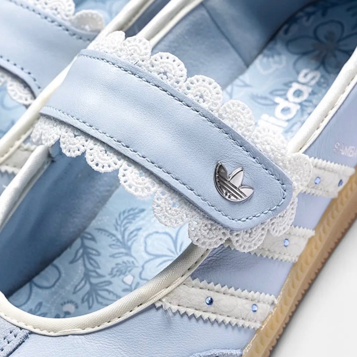 baleiit's tweet photo. DEYM... ADIDAS SAMBA JANE SUMMER GLOW INI CANTIK BANGET JUJUR https://t.co/DDW58YdOOx