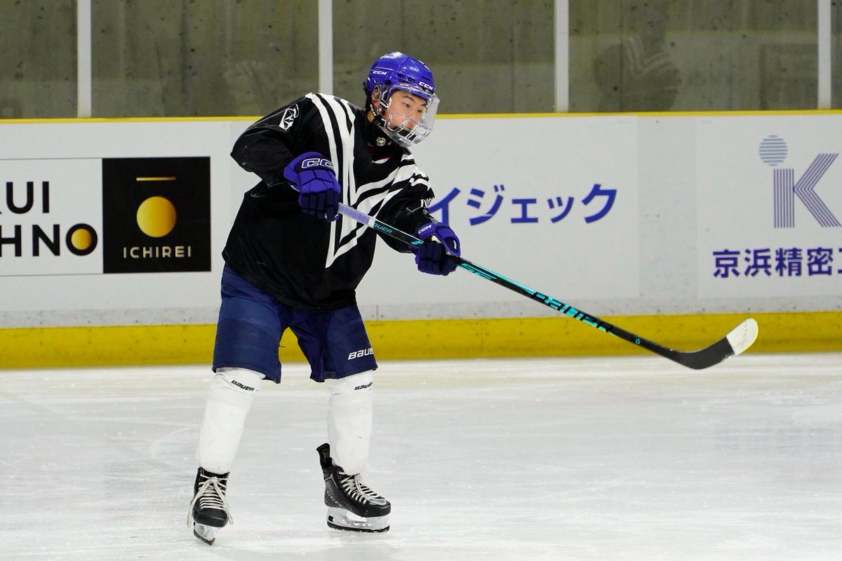 NIKKOICEBUCKS's tweet photo. \🏒U18 #DEVELOPMENTPROGRAM/
本日は氷上練習前に、コーチングスタッフの勉強会を実施。
氷上ではパスやレシーブ、状況判断を中心に、自ら考えてプレーする実践的なトレーニングを行いました。
地域の子どもたちを、地域で育てる
#アイスバックス
#アイスホッケー
#育成
#日光 https://t.co/hiO0GGE9xY
