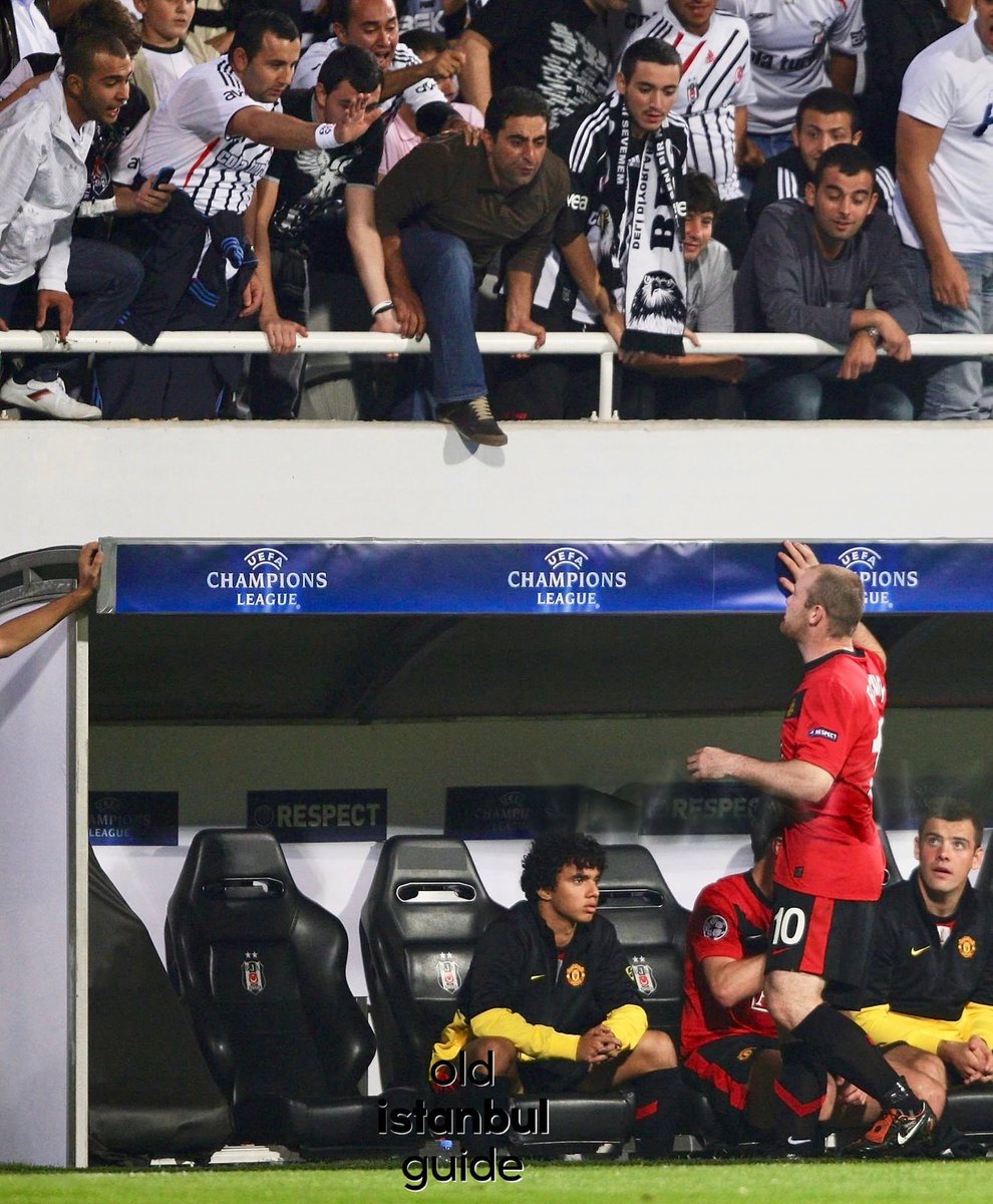 oldtmsgoodvbz's tweet photo. Wayne Rooney’nin İnönü deplasmanında oyundan çıktığı an.

📅 Eylül/September, 15 2009
📍Beşiktaş İnönü Stadı

The moment Wayne Rooney was substituted off at İnönü Stadium in an away match. https://t.co/CDxoCEUQLv