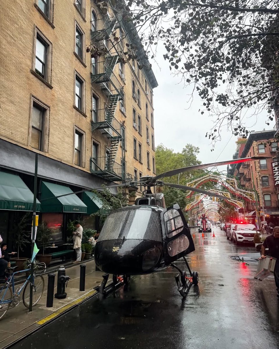 luresmagazine's tweet photo. To tease their upcoming 2026 collection, AimΓ© Leon Dore and The North Face parked a custom branded helicopter outside the Mulberry Street flagship in New York, bringing high-altitude outdoor gear straight to the heart of Manhattan
#Lures #AimeLeonDore #TheNorthFace #GORETEX #NYC https://t.co/zYk61xxJwZ