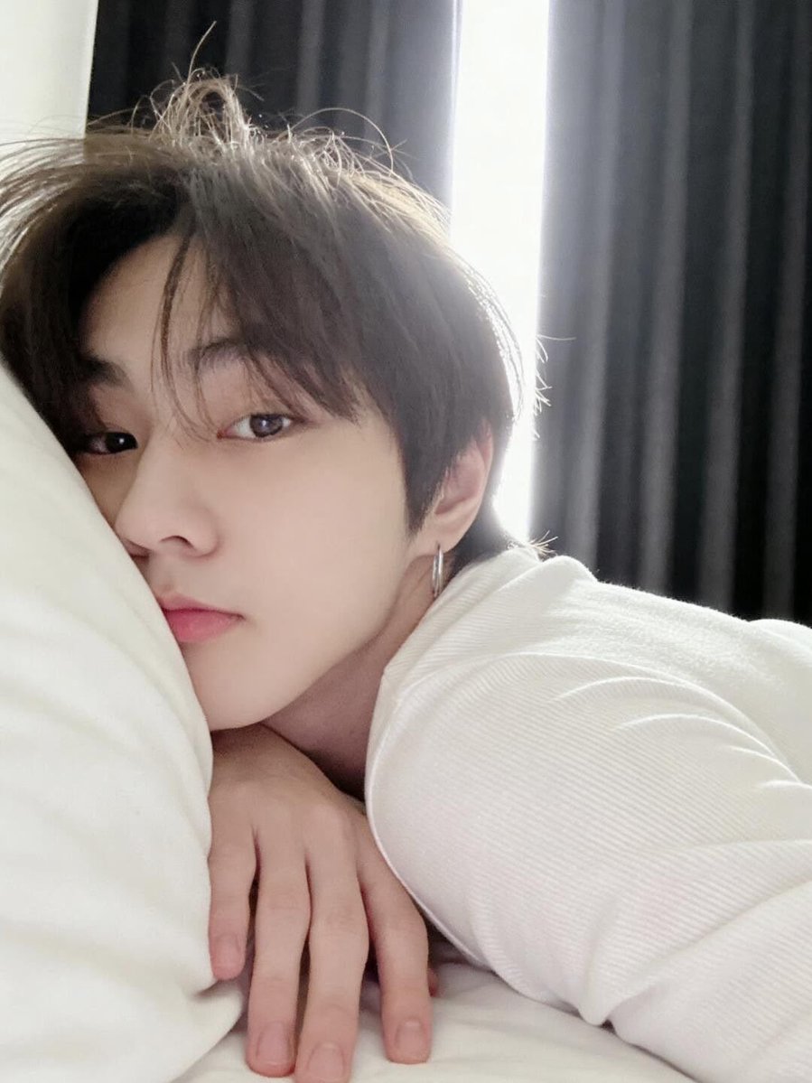 slmousybe_0's tweet photo. 양정원 침셀 탑투 https://t.co/WgZYsNzrro