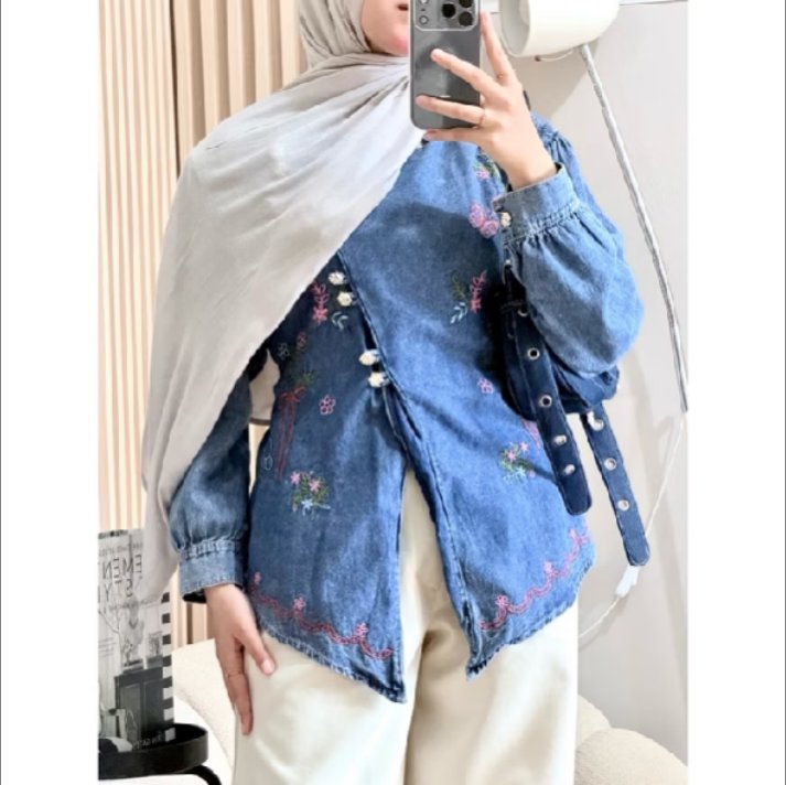 itssyayayaa_'s tweet photo. denim, but with a cute little twist 🎀 https://t.co/bOSsT2gS6R