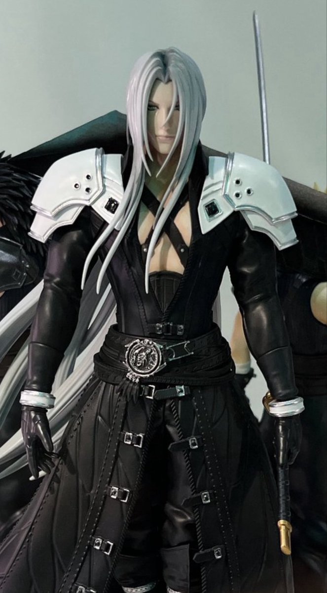 Shunkiroth's tweet photo. No me arrepiento ni un poco de haber cancelado la reserva de la Collector’s de FFVII Revelation.

➡️ Esta figura no tiene calidad de coleccionista.
Las caras, la pintura brillante sobre PVC, los detalles..

Las otras dos tienen calidad Meister, esta no llega a Bring Arts. 👎🏼 https://t.co/Tp4tlsONv5