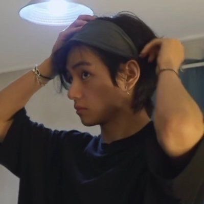 kittaenoir's tweet photo. now that tae has permed hair can i finally have my wife back 😖 https://t.co/Q8q1hc0rvx