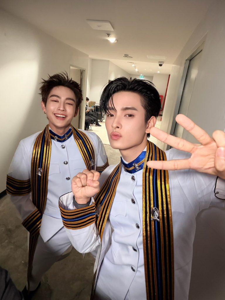 khunppol's tweet photo. #ครุยแรกของบัสจัดไปศูนย์สาม https://t.co/iCtctFAXre
