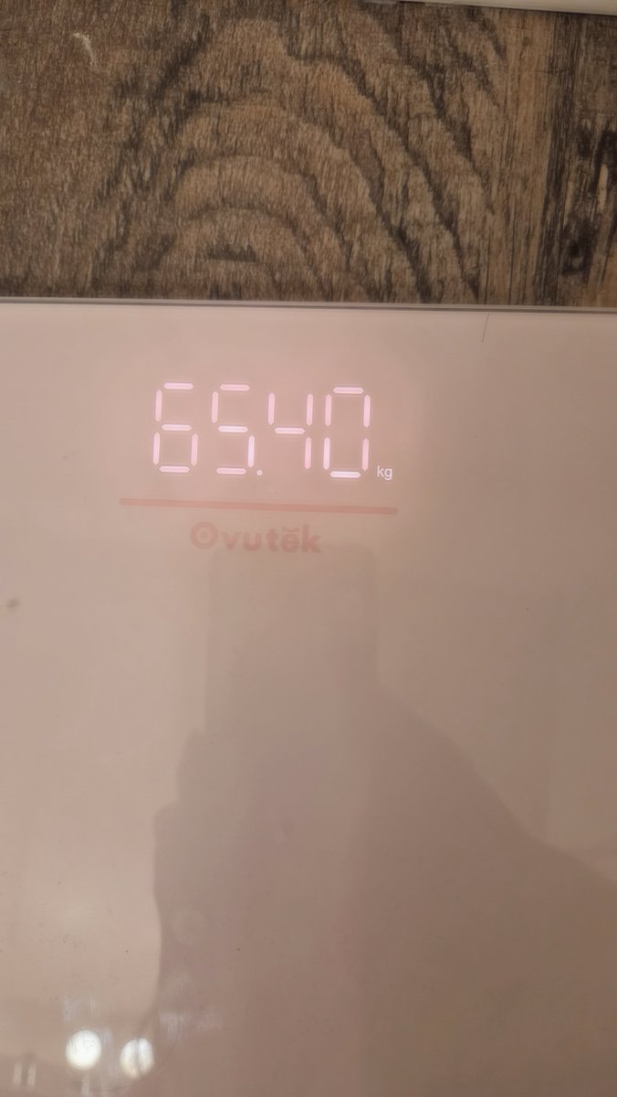winterbruisess's tweet photo. 17.09.26

I swear I weighed 62.9kg same time yesterday https://t.co/eWIhTsxjjf