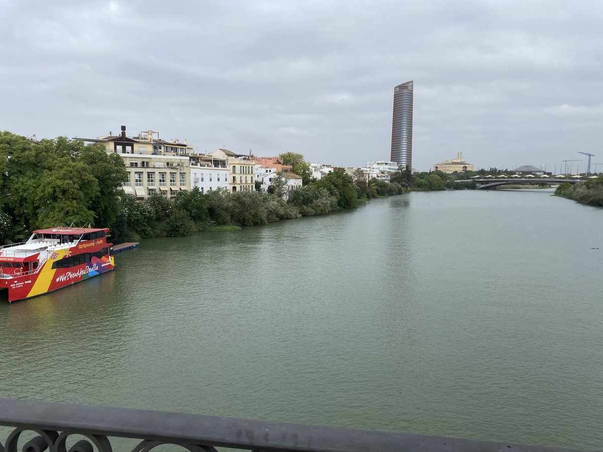Decime_pelon's tweet photo. Hoy amanecí en Triana.
Amor eterno para Sevilla. 

#Love #LoveSpain #Sevilla #España https://t.co/XrbHZIisJG