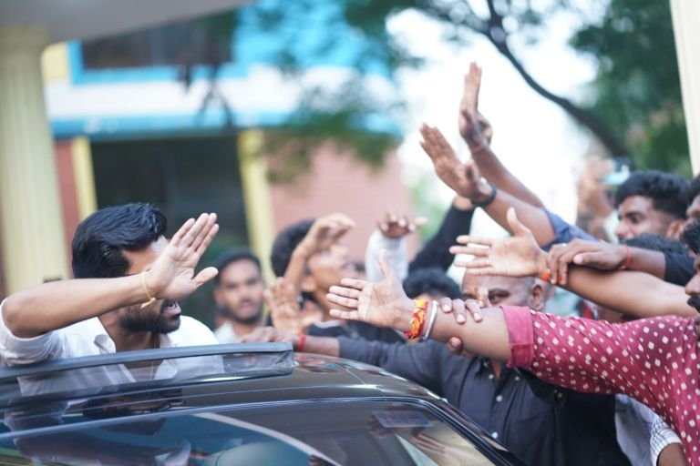 TweetRamCharan's tweet photo. I'm joining the Seva Sankalp Abhiyan. 

As my contribution to this initiative, I pledge to provide skill development to 1000 women in the coming months.
                             - @AlwaysRamCharan 🙏🏻 https://t.co/i58to10Cnw