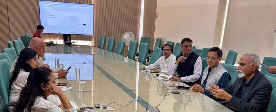 cotcorp_ho's tweet photo. Turning Cotton stalk into Climate Action! 🌱

Taking forward the MoU signed on the occasion of CCI’s Foundation Day, Shri Lalit Kumar Gupta, CMD, Cotton Corporation of India (CCI), held a meeting with representatives of CITI, ICAC and MERAGO to advance discussions on carbon sequestration through biochar produced from cotton stalks.

The initiative seeks to transform cotton residue into a valuable resource—creating new economic opportunities for farmers, enhancing soil health, generating carbon value, reducing residue burning and contributing to climate-change mitigation.

From an MoU to meaningful action—from cotton stalk to carbon value—CCI, CITI is advancing a circular, climate-smart and sustainable pathway for Indian cotton.