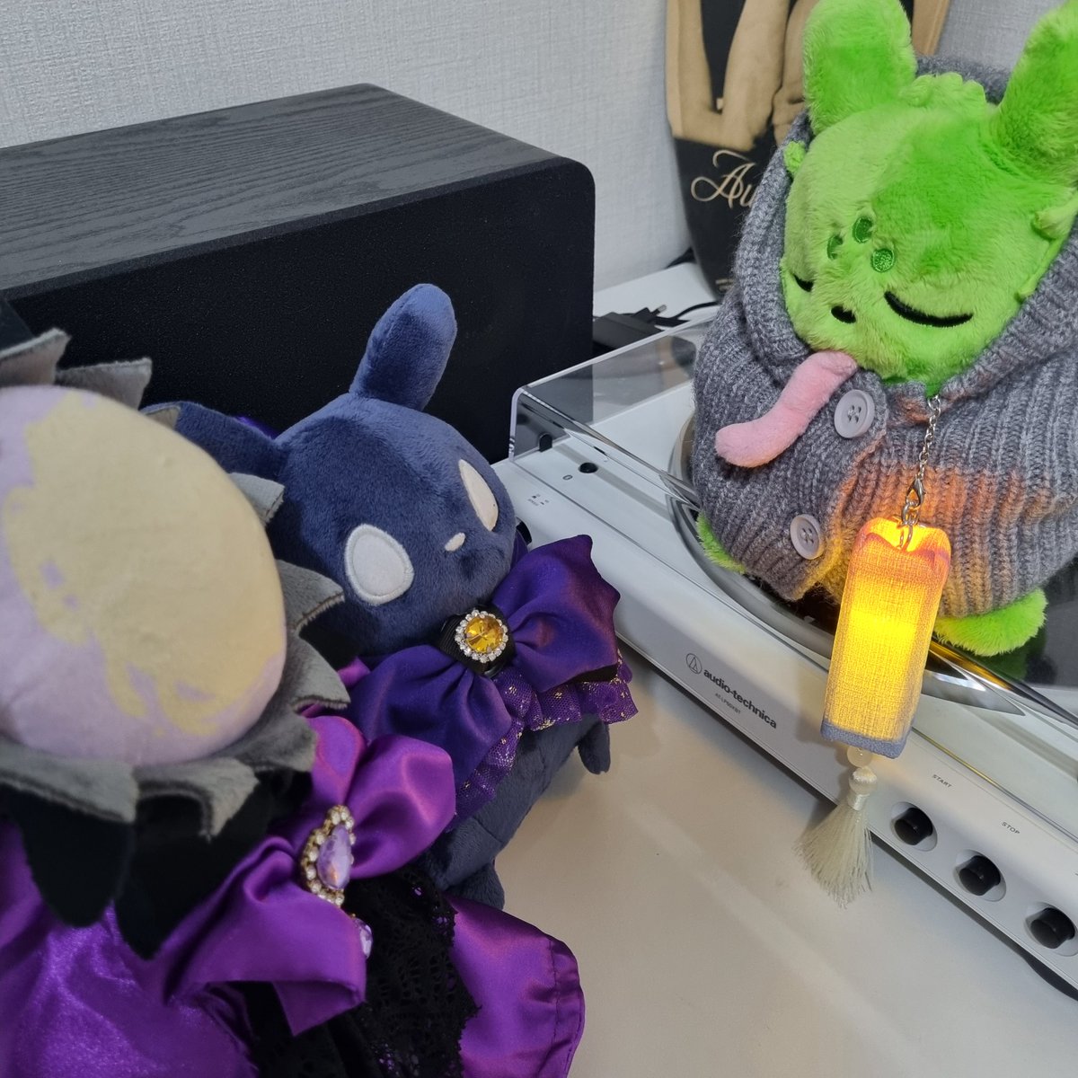 rainw_pd's tweet photo. 청사초롱 키링을 빠르게납치했고요....정말만족스러움🕯 https://t.co/cTmMpxT1SS