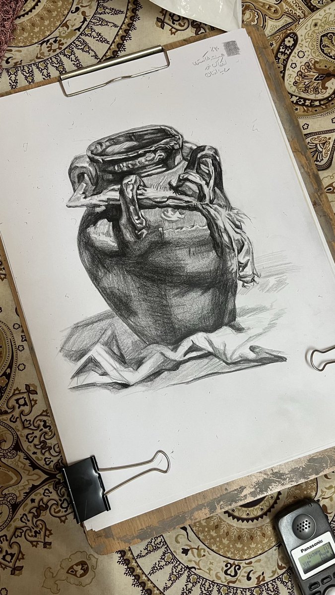 Alabalooooo's tweet photo. بعدش اینو کشیدم که تلفن قدیمی پاناسونیک افتاده کنارش (الان دیدم🦧) https://t.co/xarrGREtmE