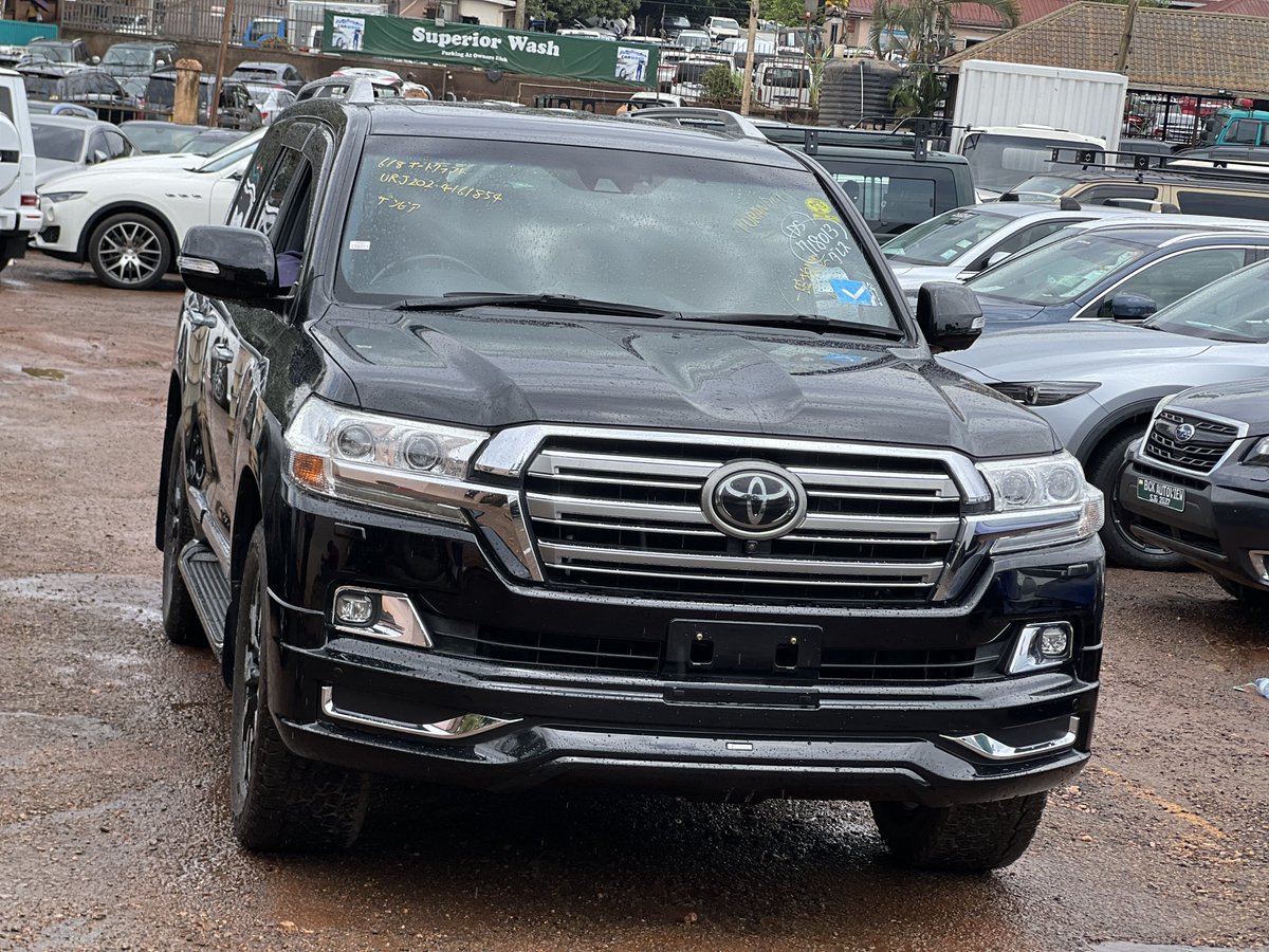 kitagatamotors's tweet photo. From smooth city highways to rugged off-road tracks, the 2017 Toyota Land Cruiser ZX V8 handles it all with effortless grace.
Available now for sale.
4.6L Petrol V8 Engine| Leather interior | Sunroof | 7seater | Premium alloys 
Contact us on 0704668111
#toyotalandcruiser #landcruiserzxv8