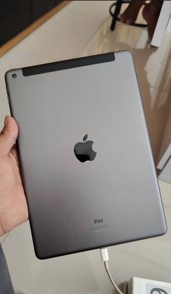 febianysery's tweet photo. Wts ipad gen 8

Mulus nominus
Internal 128gb
Ex ibox
Bisa cellular
Cocok buat daily/kuliah
Siap pakai
Pemakaian cewe
Kamera masih jernih
Fullset

Price 2.100K NET avail cod or dikirim ya kalo jauh
#zonauang #wts https://t.co/dMZig0exRJ