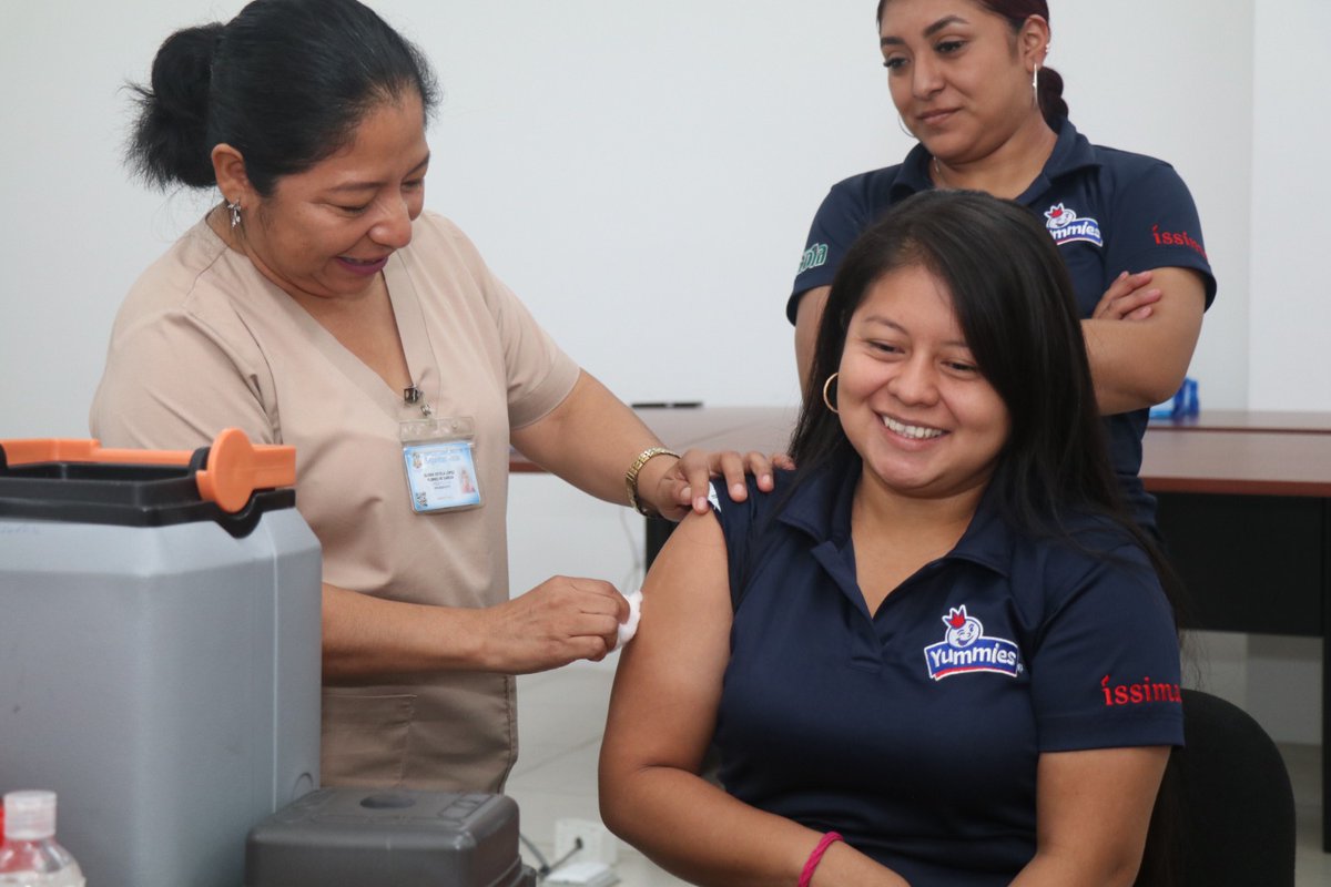IGSS_gt's tweet photo. 💉🏢🩺 #JornadaDeVacunación | El Hospital de #Mazatenango del #IGSS realizó una jornada de vacunación contra #TDAP para 26 colaboradores de DINANT Guatemala, acompañada de orientación sobre inmunización y bienestar laboral.🛡️🦠
#UnIGSSMásCercaDeTi https://t.co/LCmaQ4ORks