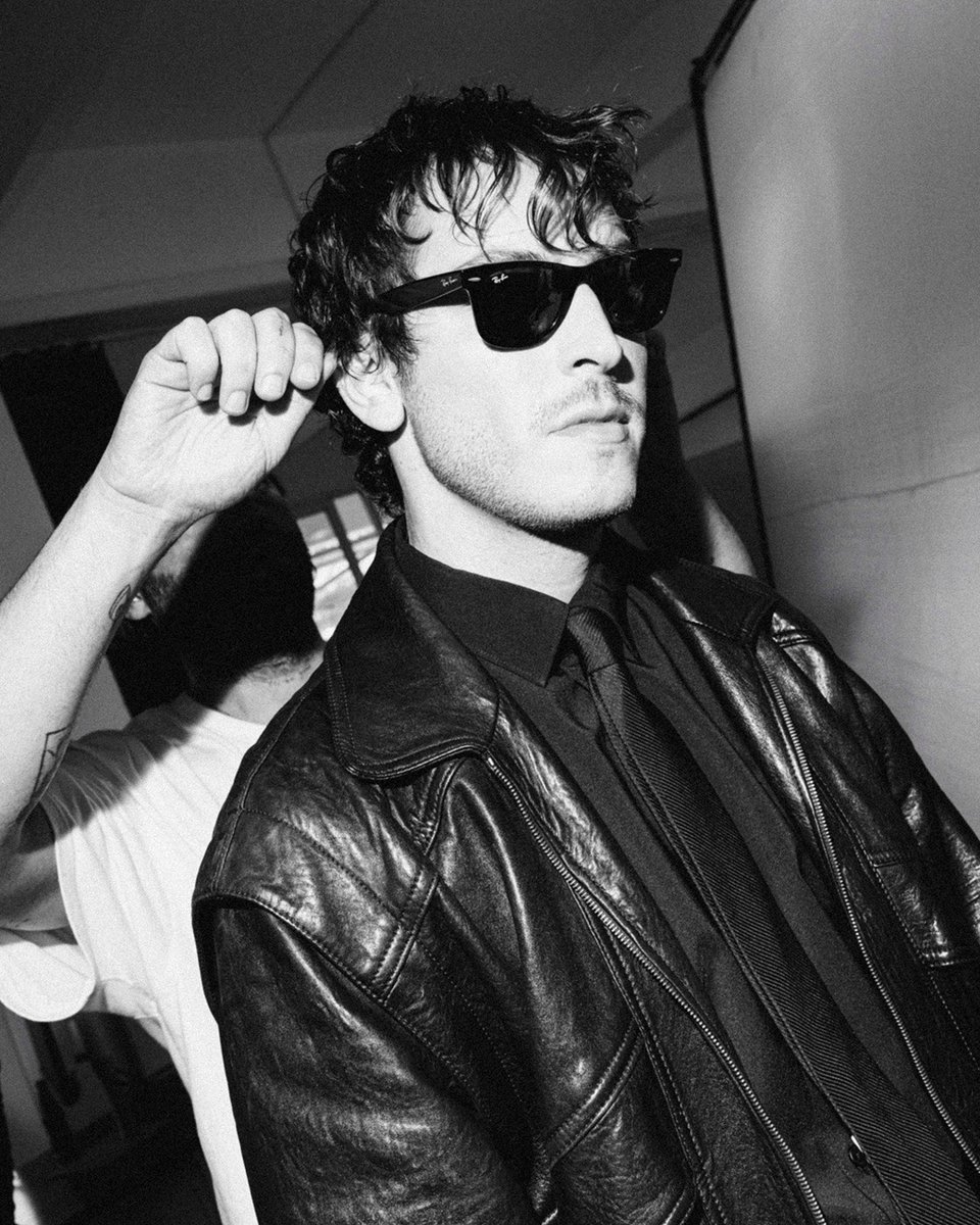 ray_ban tweet picture