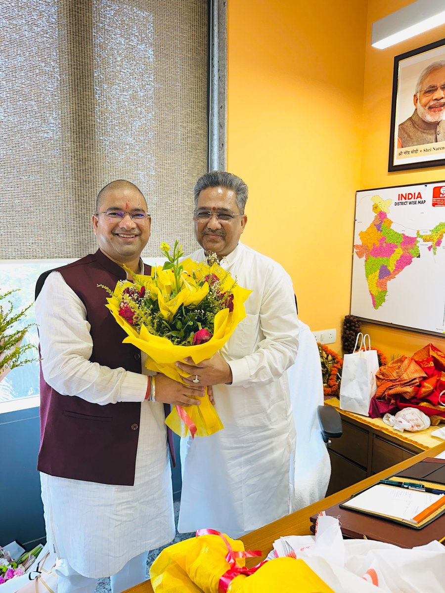 Ramesh_Gariya's tweet photo. भारतीय जनता पार्टी राष्ट्रीय कार्यालय दिल्ली में पार्टी के वरिष्ठ नेता मेरे अभिभावक व मार्गदर्शक, भाजपा के राष्ट्रीय महामंत्री आदरणीय श्री @sunilbansalbjp  जी से भेंट की एवं आशीर्वाद प्राप्त किया।
@narendramodi @AmitShah @NitinNabin @bjputtarakhand https://t.co/h0elKrKfLJ
