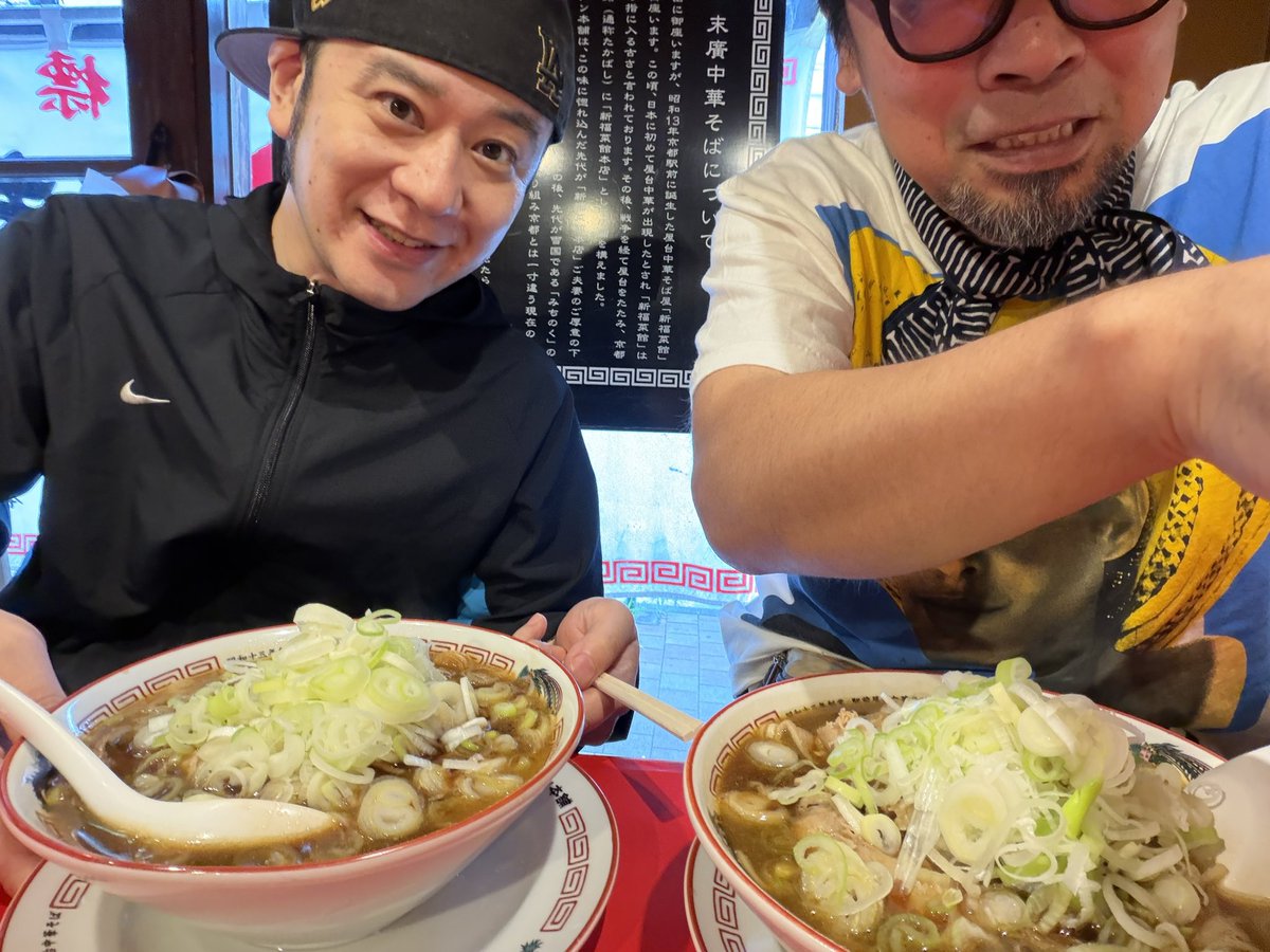 tamsenchi's tweet photo. 明日の撮影最終日の準備を済ませ高田馬場で美味しいラーメンを食べたもうすぐ売れる人達。 https://t.co/N2L9Unk1Kn