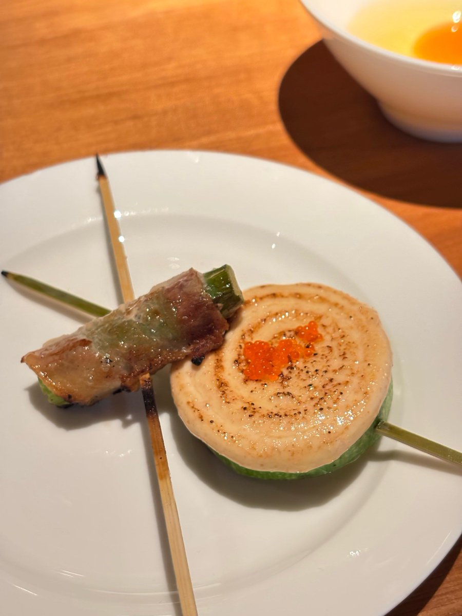 alesw917770's tweet photo. Late-night snack spot just opened: warm miso soup, crispy gyoza, and free hot tea. Stay cozy, friends. ， https://t.co/vw1V4lR703