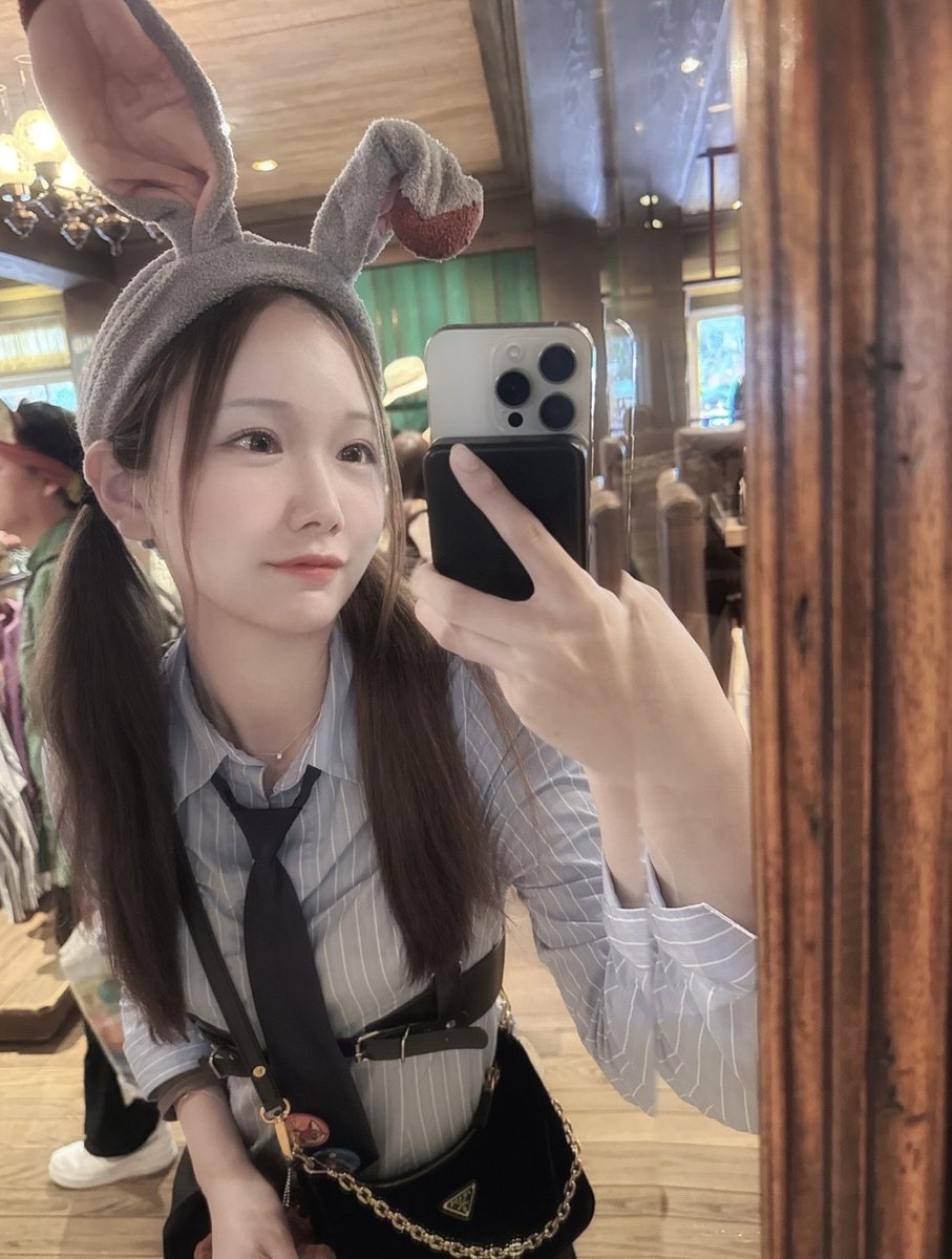 K_snow_12's tweet photo. ディズニーランド楽しかった♡
チャッピーが自撮りを元に
アイコン作ってくれた🩵✩.*˚
Dハロ良かった！

ディズニー好きさん繋がりたい🥹🫶

#Dハロ #ディズニーランド
#ディズニーハロウィン2026 https://t.co/CHhoPqYpNG