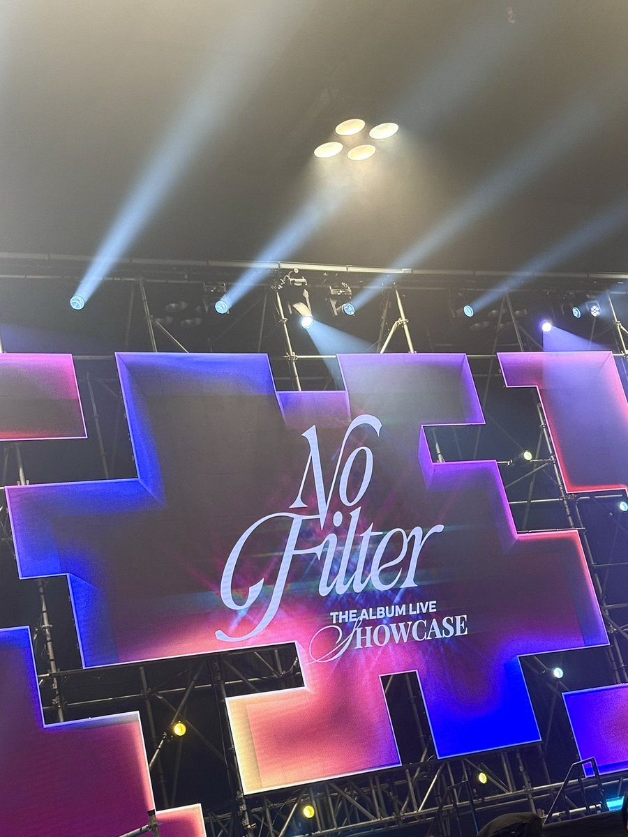 SuperThai_'s tweet photo. SuperThai มาส่งกำลังใจให้พี่คนสวย Benz Khaokhwan ในงาน ‘NoFilter’ The Album Live Showcase #KKBNoFilterShowcase 🤍

ยินดีด้วยนะค้าบ 💖 #QWINLABEL 

#Benzkhaokhwan 
#SuperThai https://t.co/CEeSdUUeK1
