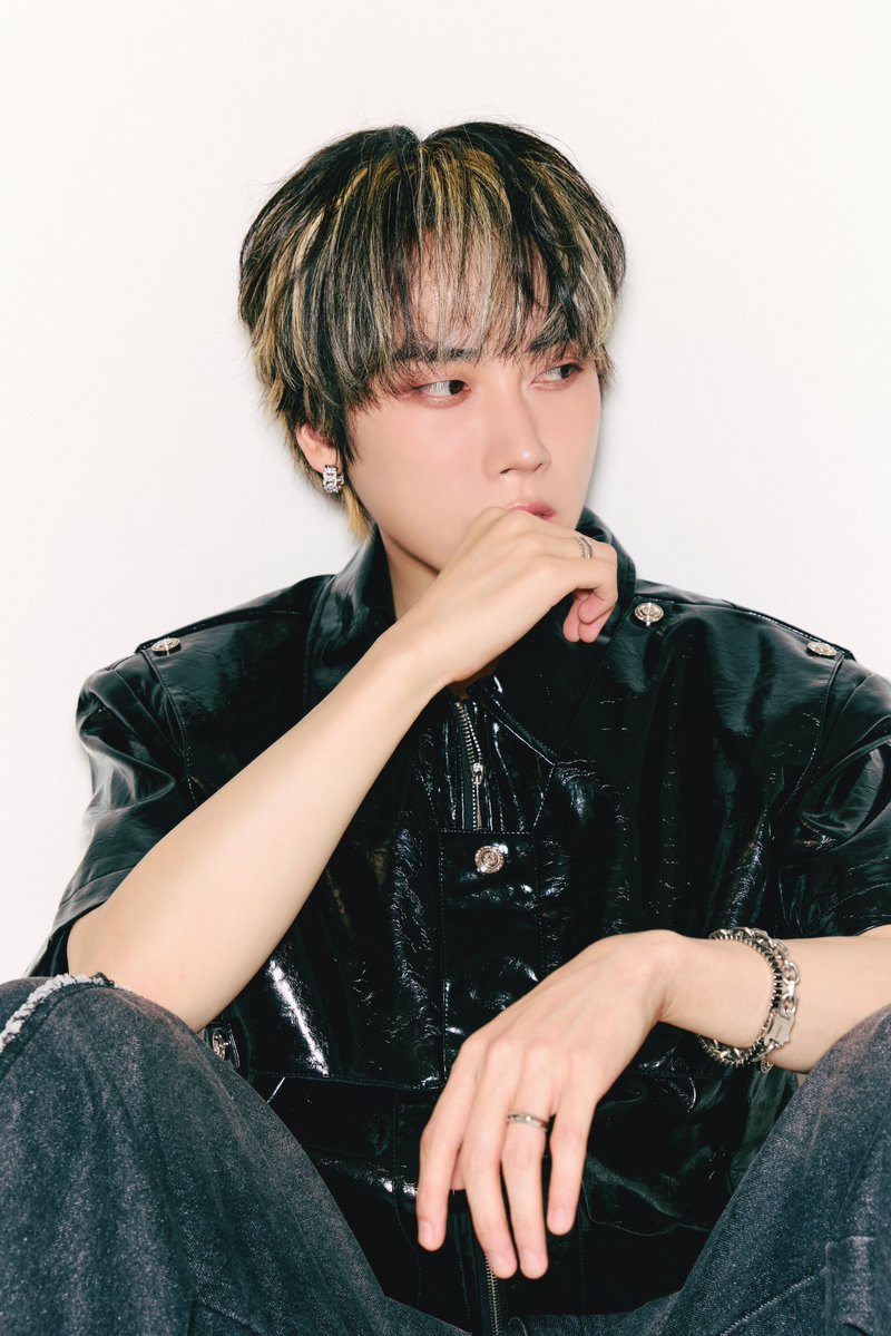 MYst_4u_'s tweet photo. B컷 투척😏🫳🏻
(공연 2주 남았다..!!)

#우진 #myst #idol #concert #tokyo https://t.co/yuZehKCvIZ