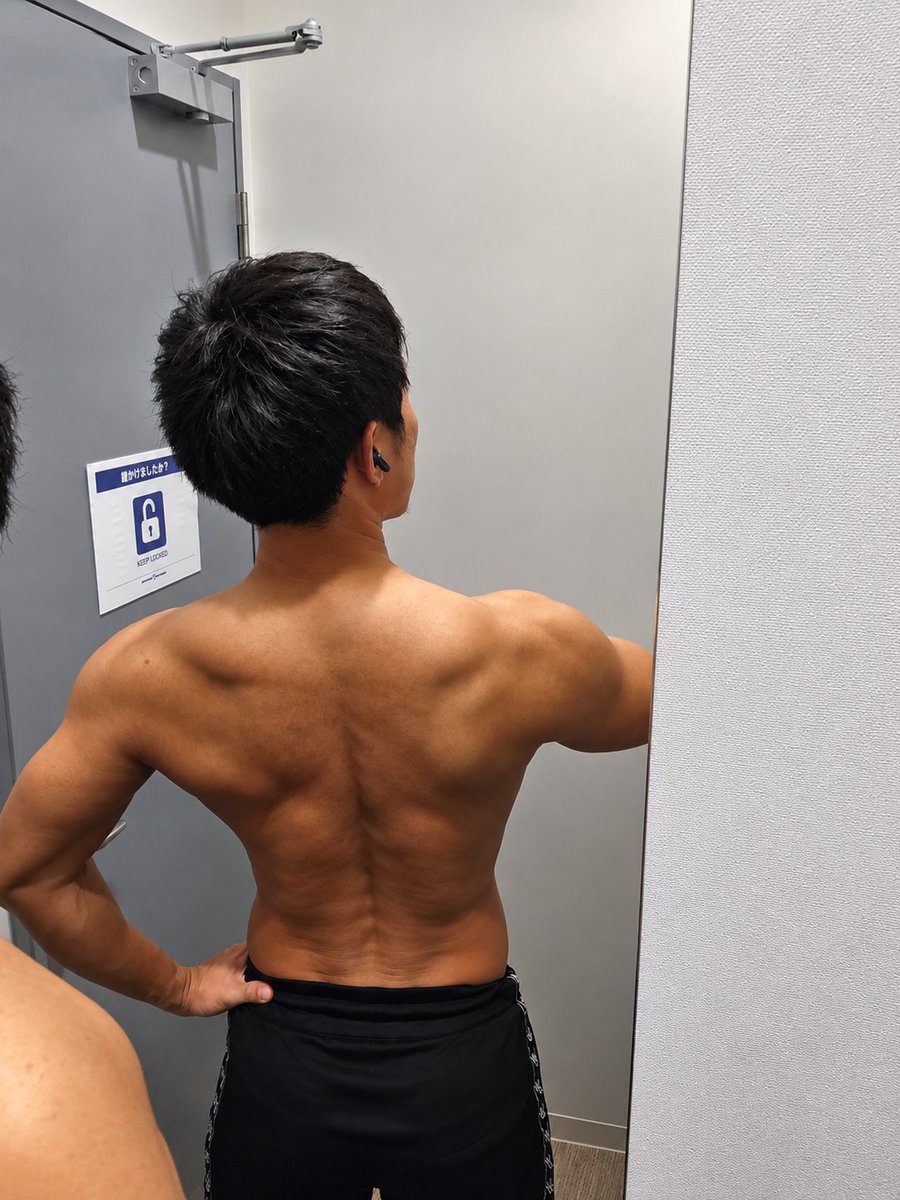 narutaruko's tweet photo. おつかれサーズデイ！
背中やった✌
#筋トレ #backday #workout https://t.co/OPf8aXKq3R