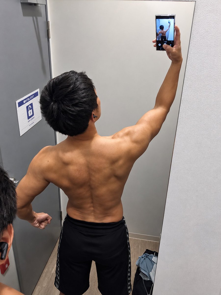 narutaruko's tweet photo. おつかれサーズデイ！
背中やった✌
#筋トレ #backday #workout https://t.co/OPf8aXKq3R