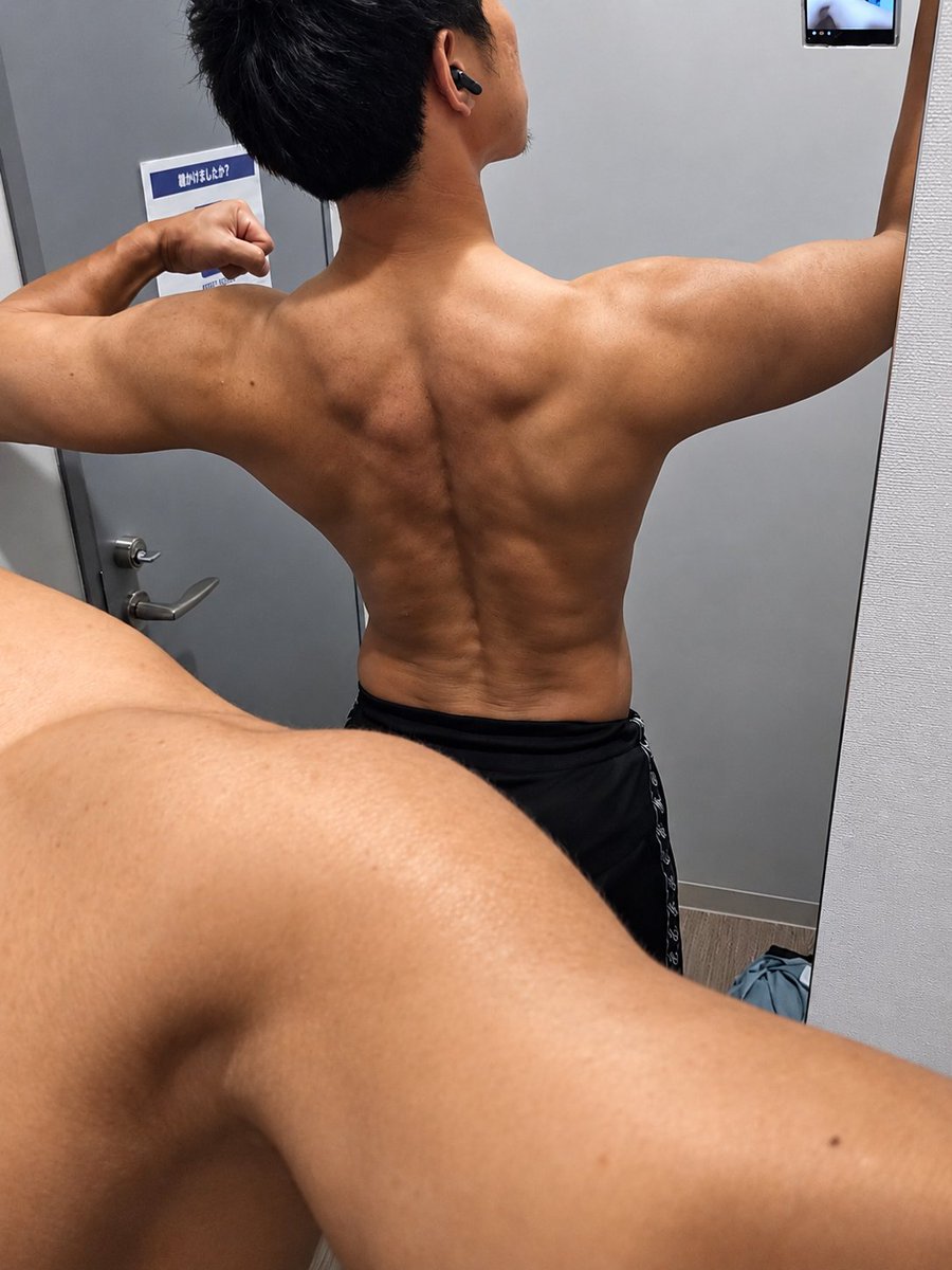 narutaruko's tweet photo. おつかれサーズデイ！
背中やった✌
#筋トレ #backday #workout https://t.co/OPf8aXKq3R