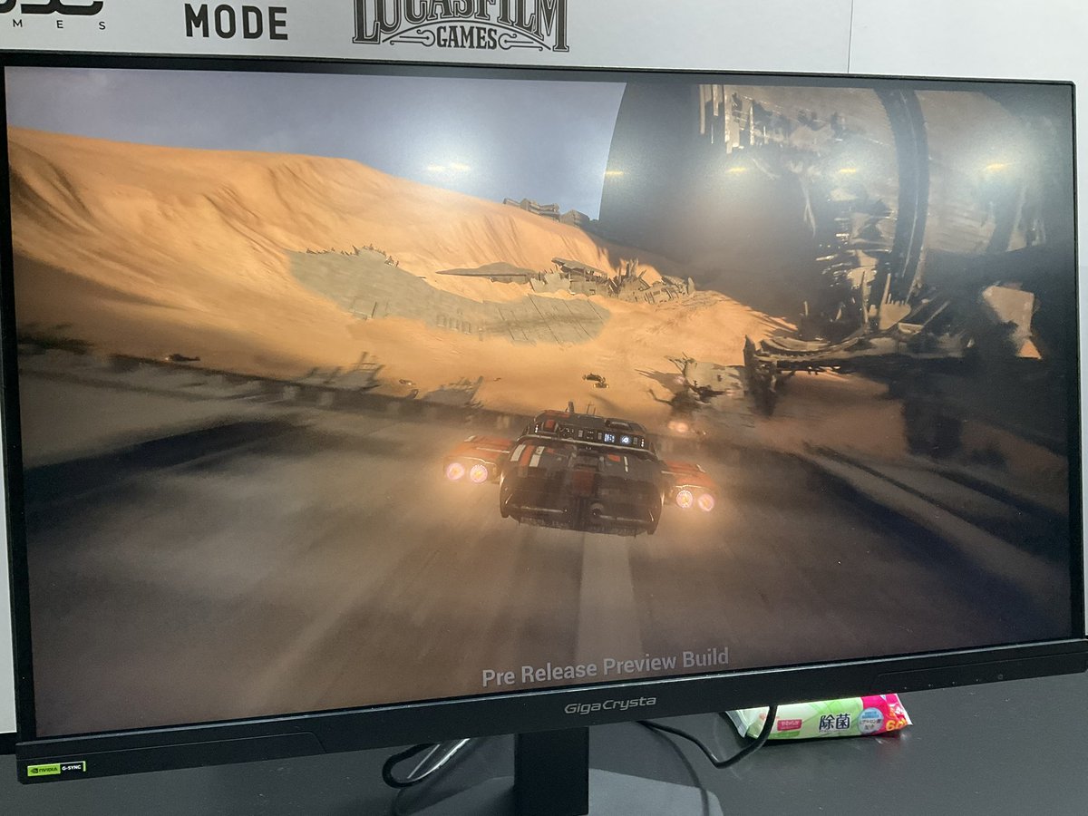 starwarsweblog's tweet photo. 東京ゲームショウ2026のビジネスデーにて、ハピネットブースで「スター・ウォーズ：ギャラクティック・レーサー」を試遊！ランドスピーダー、スピーダー・バイク、スキムスピーダーを試し、ジャクーの巨人の墓場でのレースに参加！試遊するとワッペンがもらえます！
#東京ゲームショウ2026 #TGS2026 https://t.co/2vmn4Jqv74