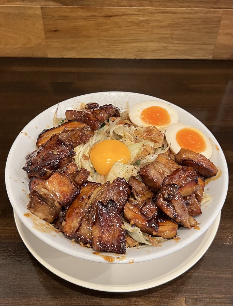 3Nakayoshi3's tweet photo. 近頃の雷神サン🍜

ほぼまぜそばww

#雷神ラーメン
#ラーメン
#まぜそば
#背脂
#マシマシ https://t.co/mLyAdXP3MJ