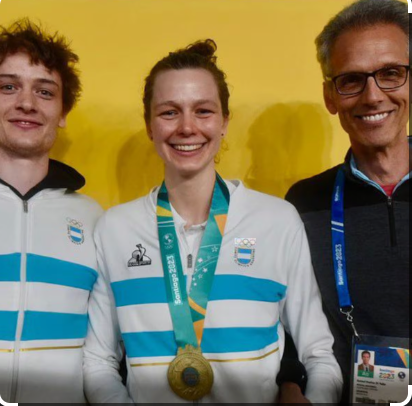 nicassese's tweet photo. 1/10 Pascual e Isabel Di Tella son hermanos y acaban de ganar sendas medallas de oro en esgrima en los Juegos Suramericanos. Sus logros, sus currículums y su árbol genealógico los convirtieron en la sensación de X. Pero la historia viene de mucho antes. 🧵 https://t.co/rHeyr3PZ60